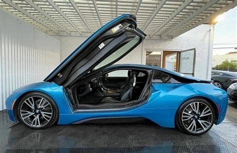 What Type Of Doors Does The Bmw I8 Have